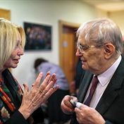 Dokumentaristka Olga Sommerová a principál divadla Semafor Jiří Suchý